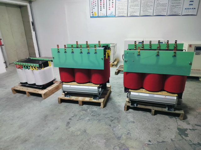 秀峰KS11-1000KVA矿用变压器